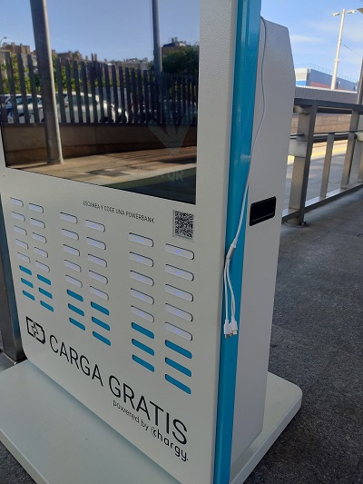Nuevo servicio de préstamo de baterías para carga de móviles de Metro Ligero Oeste
